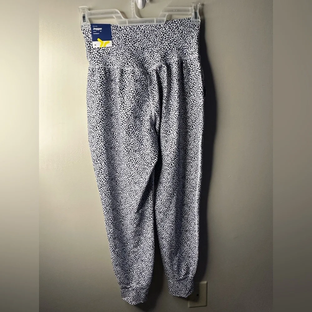 NWT Womens Old Navy High rise ankle jogger size medium powersoft